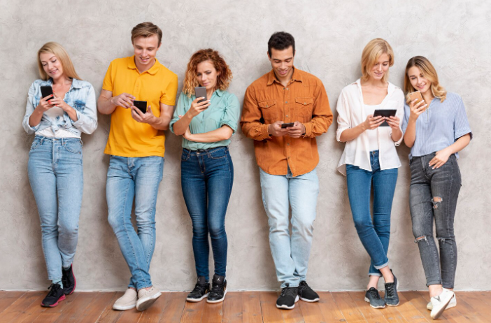 Masse mennesker med det bedste mobilabonnement