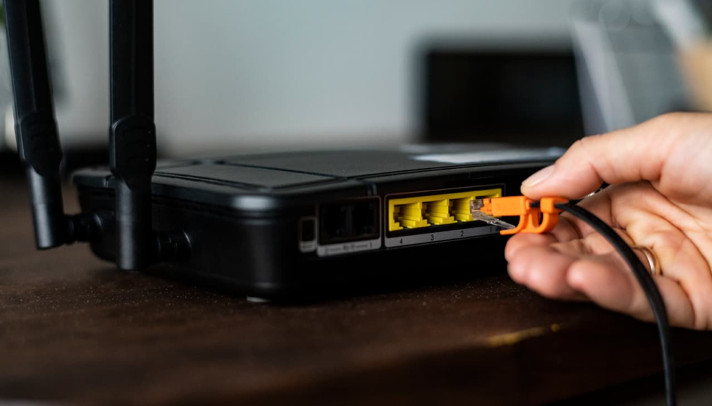 Fibernet router med kabel